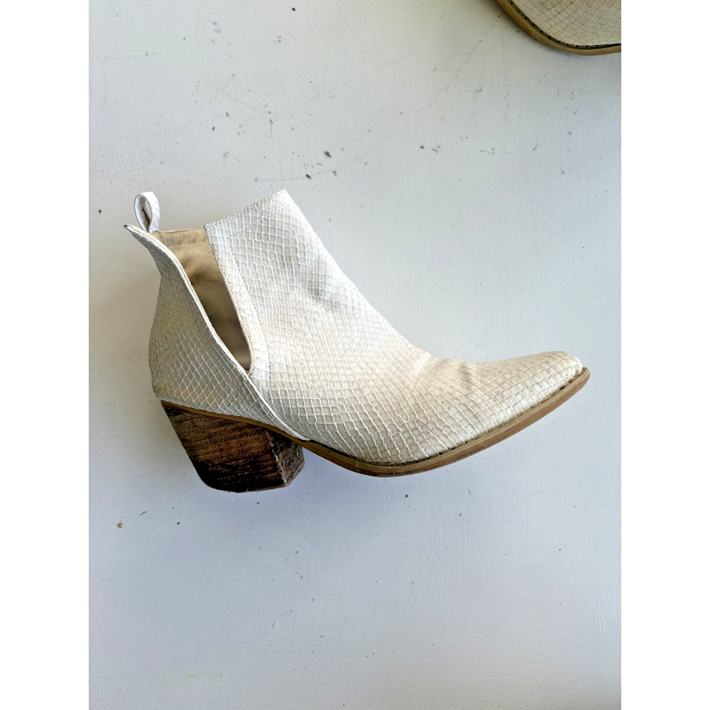 ARIDER GIRL SNAKE PRINT WOMEN'S ANKLE BOOTS Size 8 White Dress Boot - Picture 5 of 8